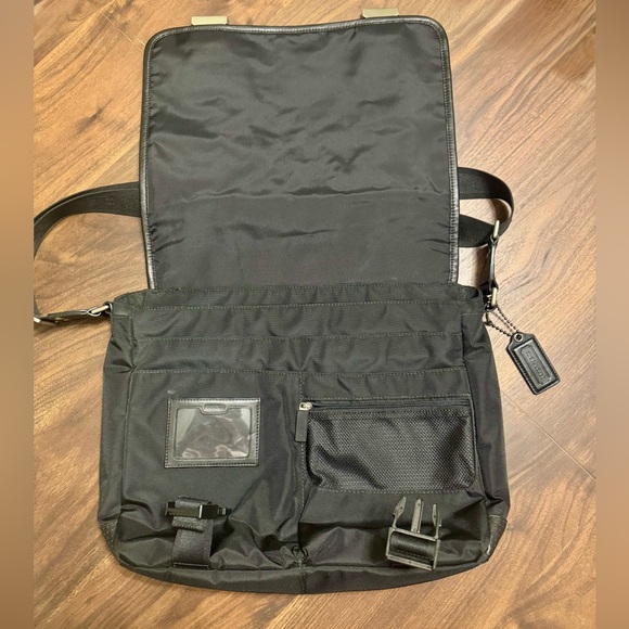 Coach Voyager Black Nylon Messenger Bag / Shoulder Laptop Bag - Picture 5 of 13